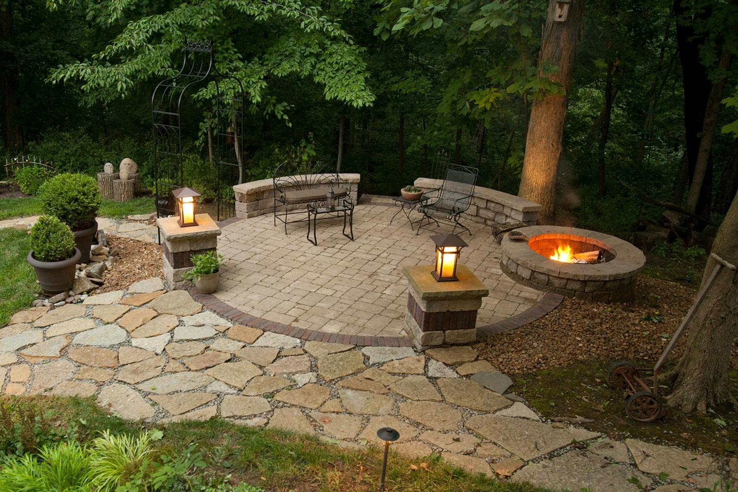 Bålsted i haven Bålsted i haven, bålplads i haven, inspiration til bålsted i haven